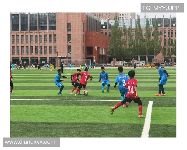 足球明星齐聚盛典闪耀颁奖礼荣耀时刻展现体育精神与友谊之美